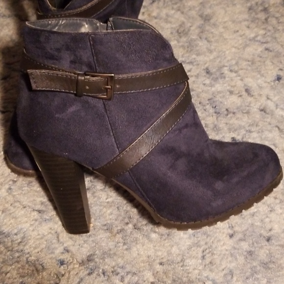 Heeled booties - Picture 2 of 3